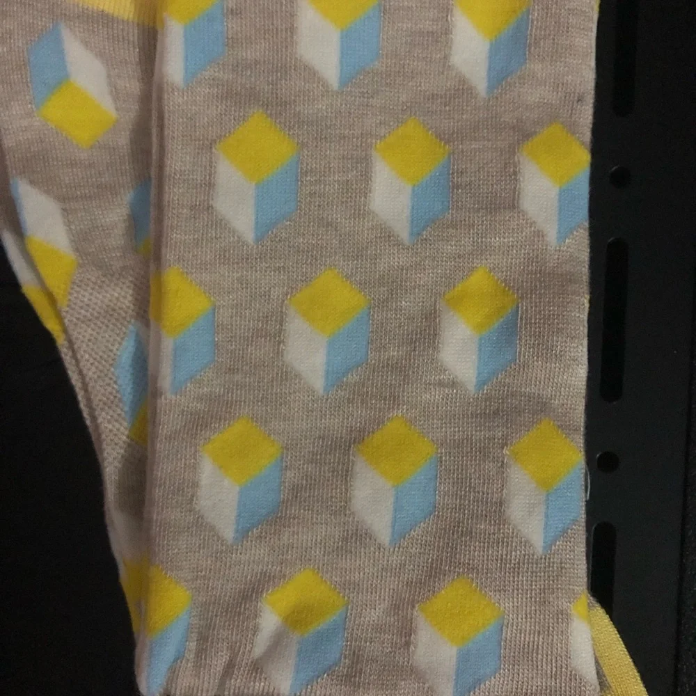 Men’s Beige Geometric Dress Crew Socks – Yellow & Light Blue